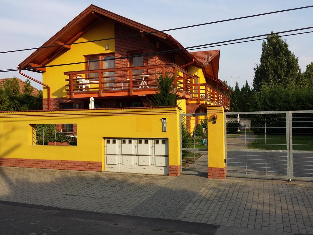 Okker Apartman Gyula Luaran gambar