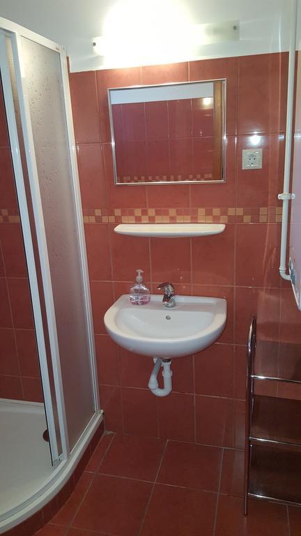 Okker Apartman Gyula Luaran gambar