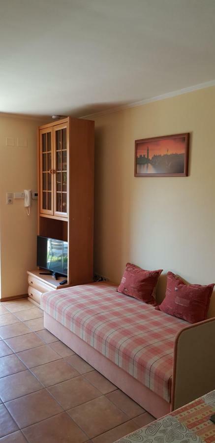 Okker Apartman Gyula Luaran gambar